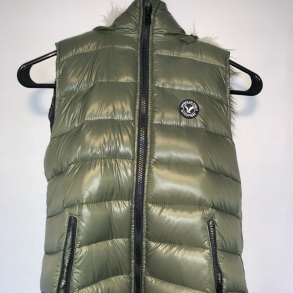 ✨ SOLD ✨ American Eagle Vest 🍀